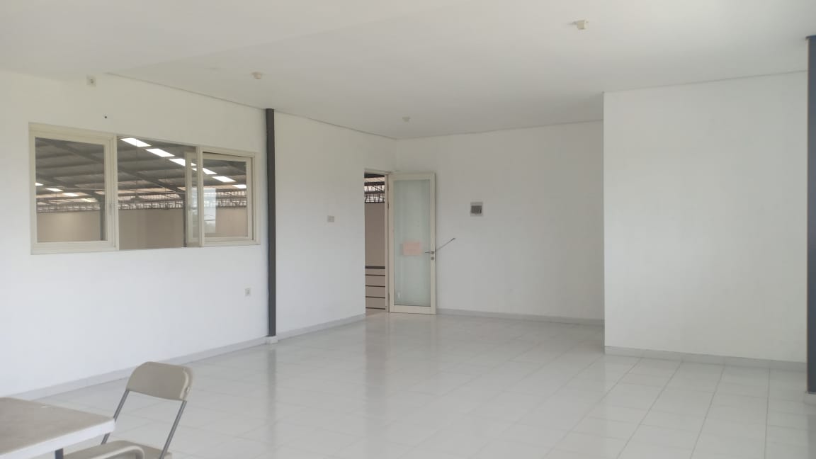 Tampak Dalam Kantor dalam Gudang Jatim Depo Estate